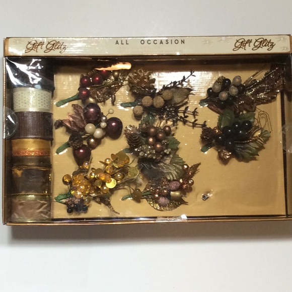 Gift Glitz Decorative Gift Wrap Accents & Ribbons - Picture 1 of 6